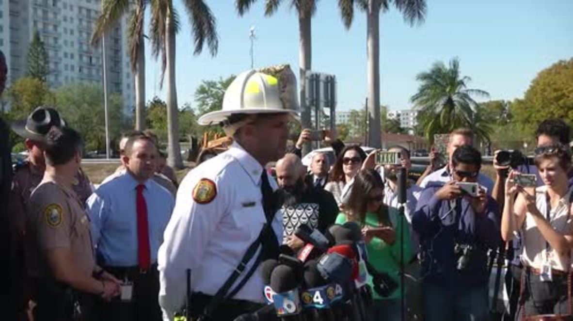 USA: 4 fatalities, 8 vehicles trapped following bridge collapse
