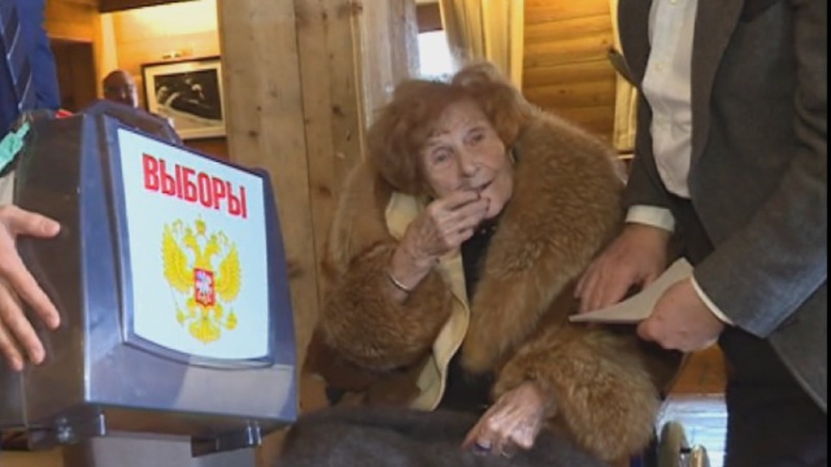 Francia: Baronesa de 102 años emite su voto en las elecciones presidenciales rusas