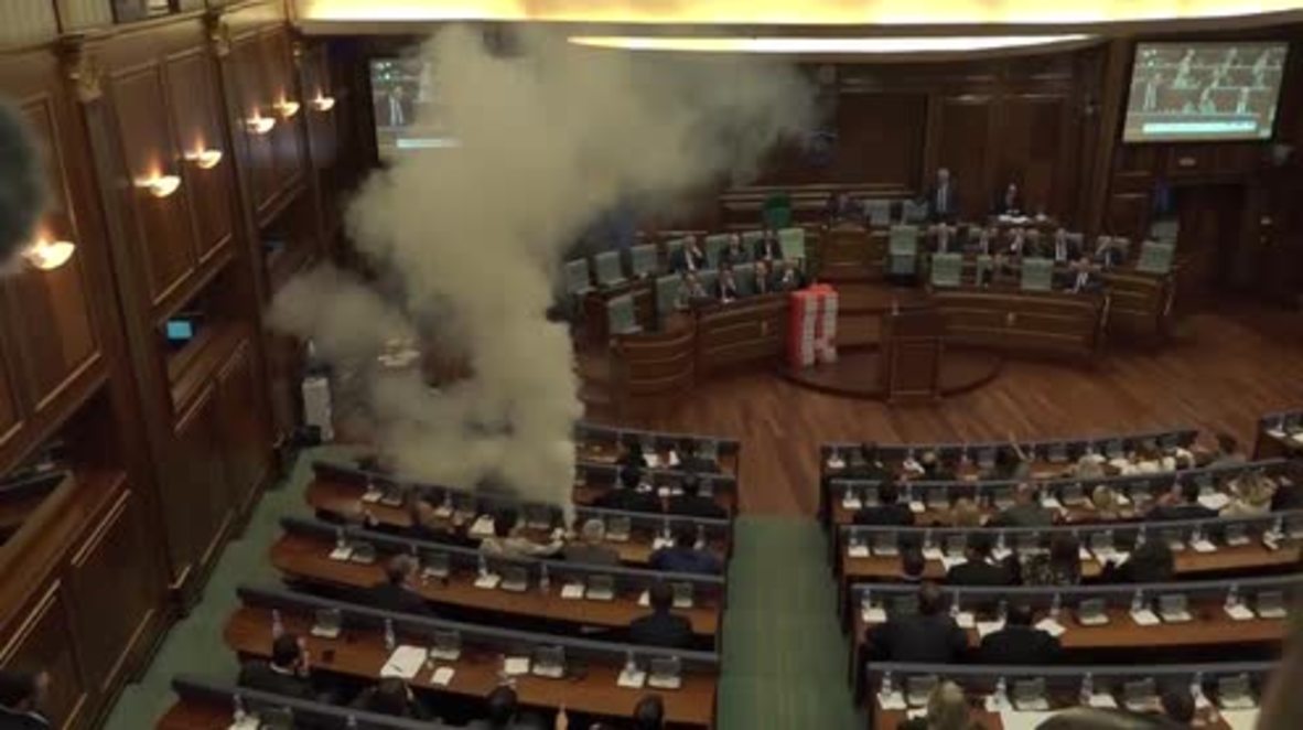 Serbia: Detienen varios diputados ultranacionalistas en Kosovo por tirar gas en Parlamento