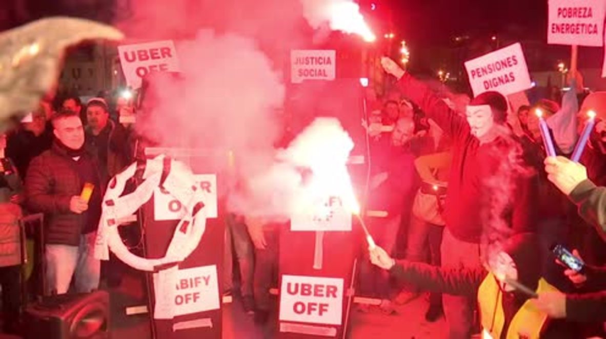 Spain: ‘Uber Off’ - Taxi drivers protest Uber's comeback to Barcelona