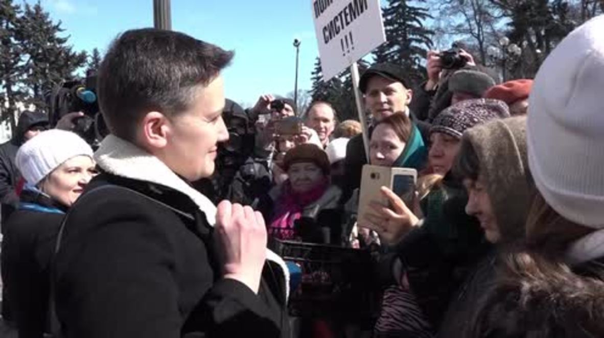 Ukraine: Savchenko's hearing draws opposing rallies outside parliament in Kiev