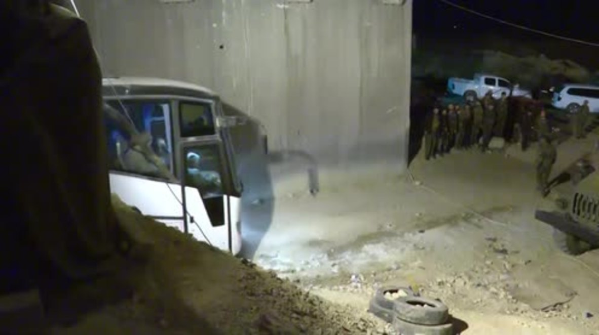 Siria: La policía supervisa las evacuaciones de los militantes desde Ghouta oriental