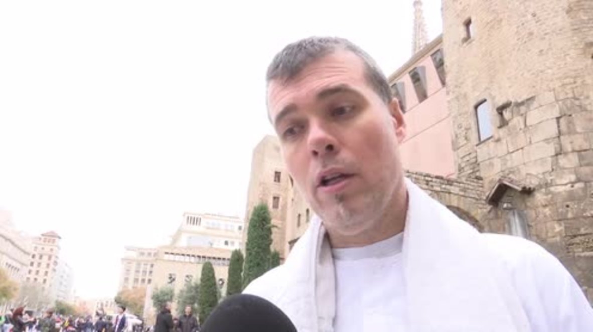 España: "Una injusticia" - Barceloneses dan su opinión tras el arresto del expresidente Carles Puigdemont