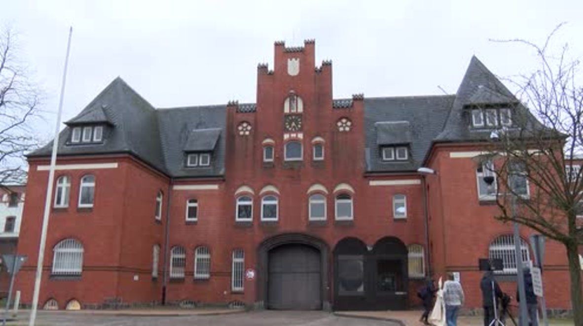 Germany: 'Free Puigdemont'- Banner demands outside Neumuenster correctional facility