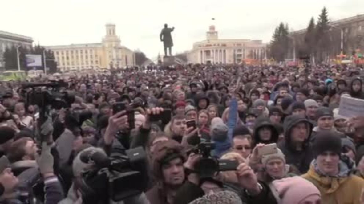 Russia: Thousands demand justice at site of Kemerovo blaze