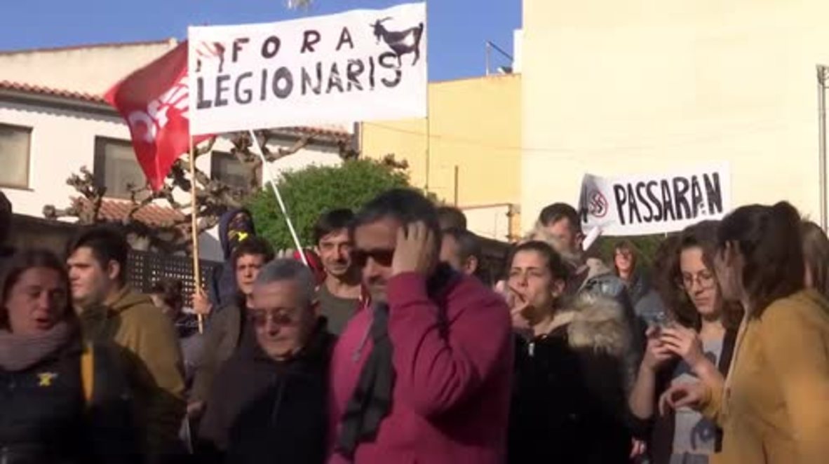Spain: Legionaries celebrate amid pro-independence protest