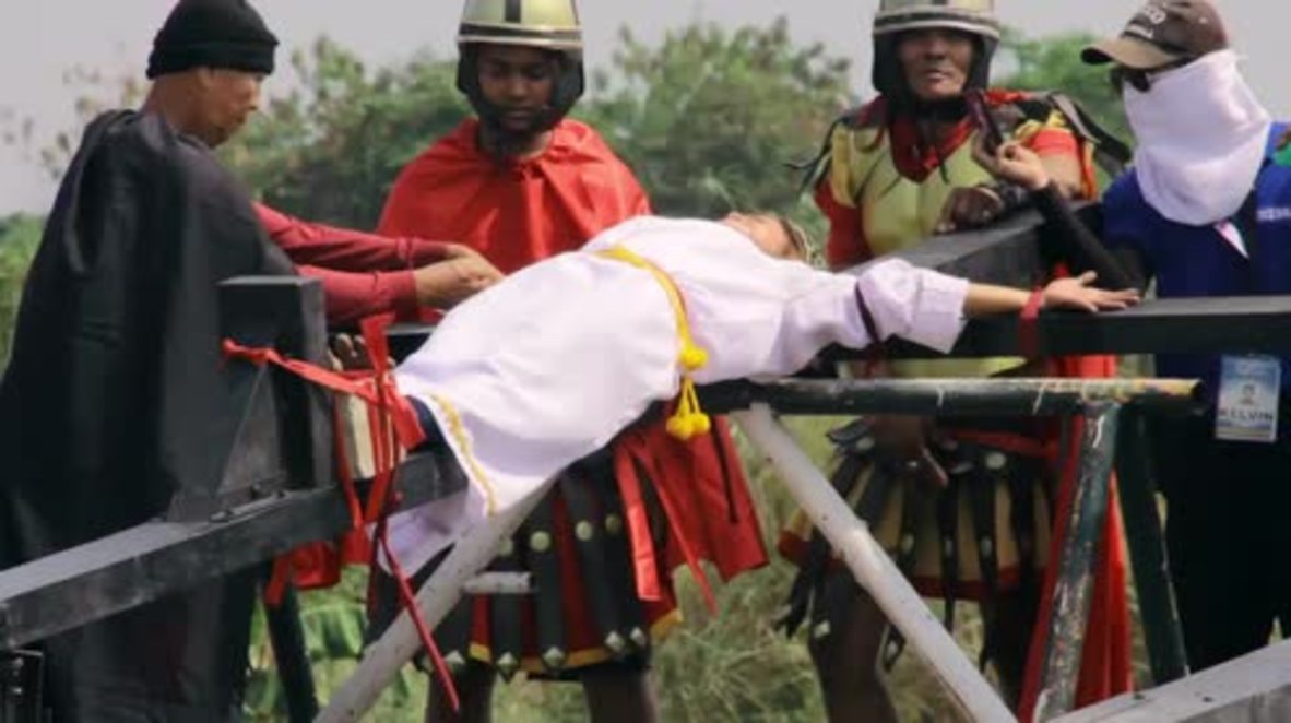 Catholic devotees 'crucify' and lash themselves in Passion re-enactment *GRAPHIC*