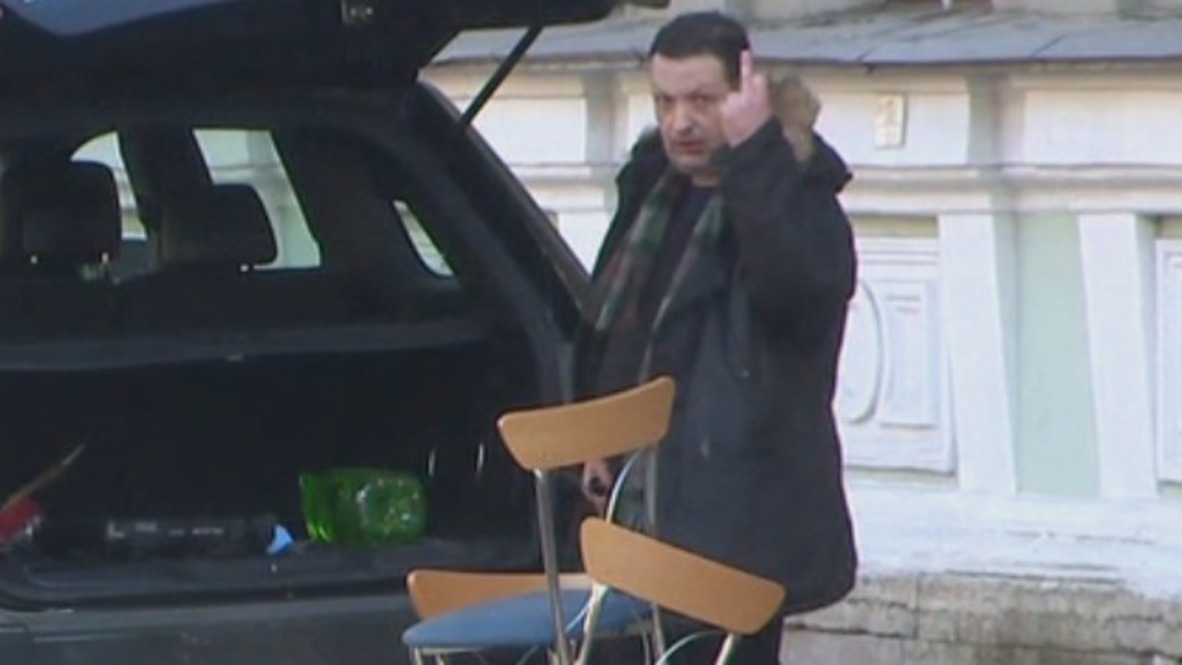 Russia: Too sad to go? Finger given to camera as US Consulate shuts down