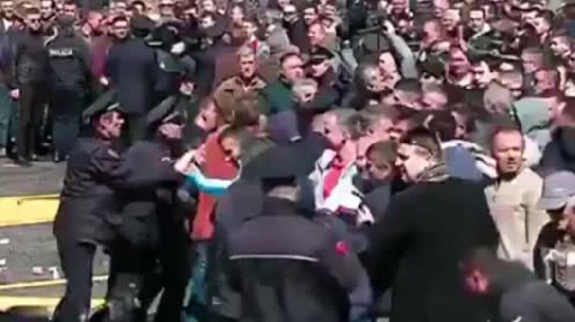 Albania: Demonstrators clash with police over new road toll