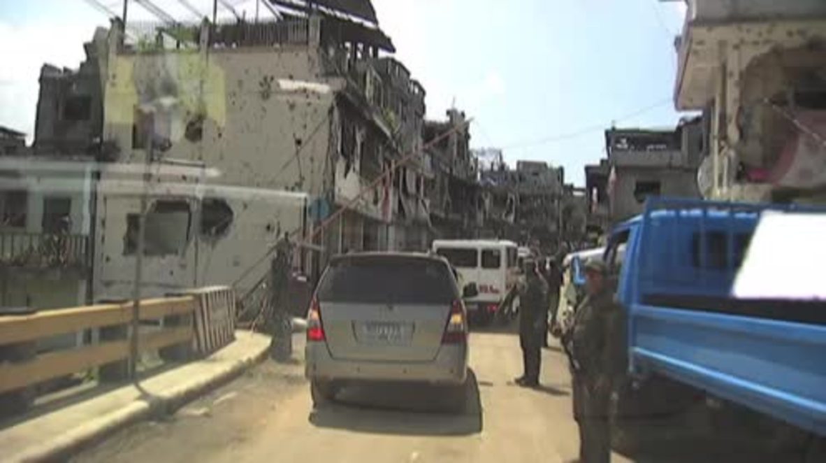 Philippines: Marawi residents return to war-torn city for first time since military op.