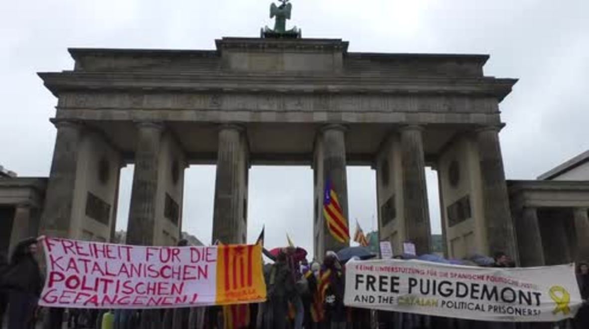 Germany: Pro-Catalan independence protesters call for Puigdemont's release