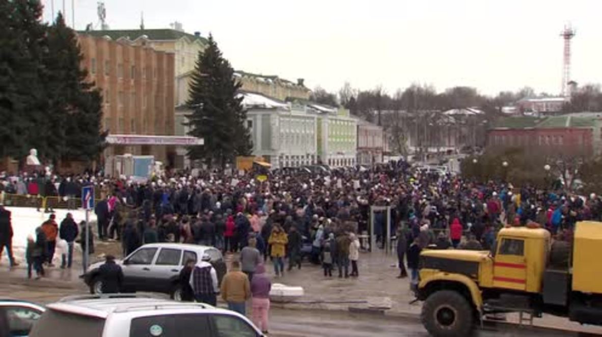 Russia: 'Every day we live as if in a gas chamber' – residents on Yadrovo landfill