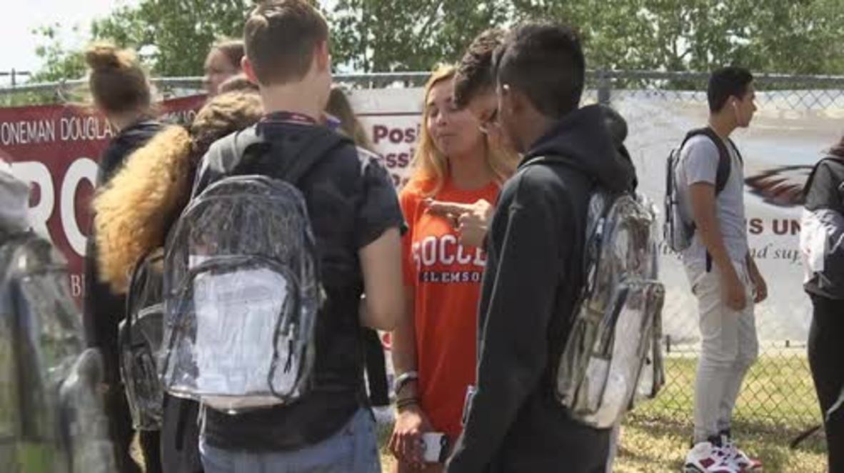USA: Clear backpacks introduced at high school after Parkland shooting