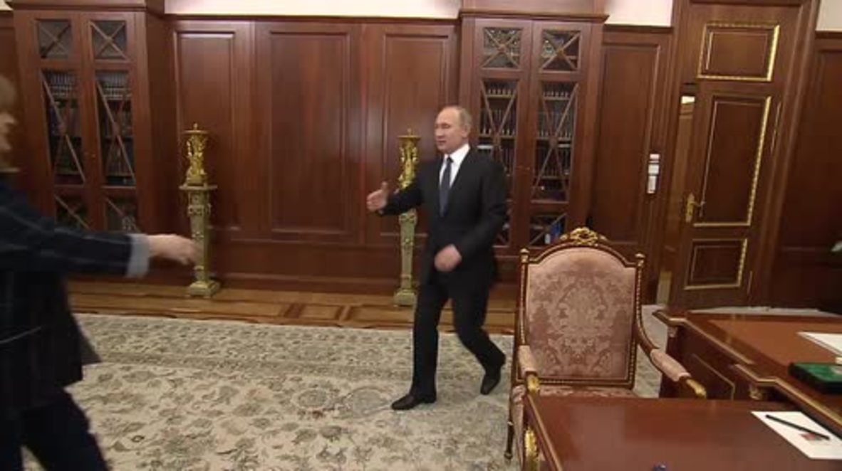 Russia: CEC Chair presents Putin with presidential certificate
