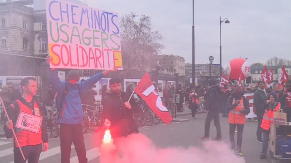 France: Clashes in Paris over Macron's proposed state transport reforms