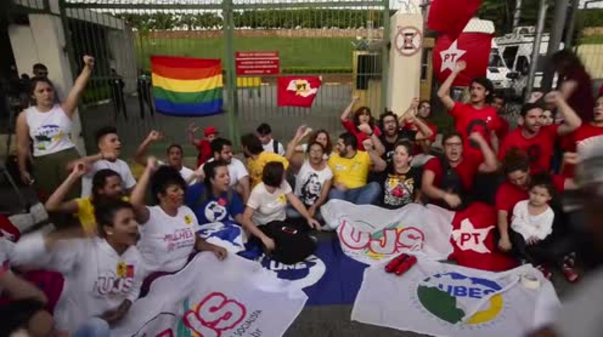 Brazil: Crowd grows at Congohas airport as supporters await arrival of Lula