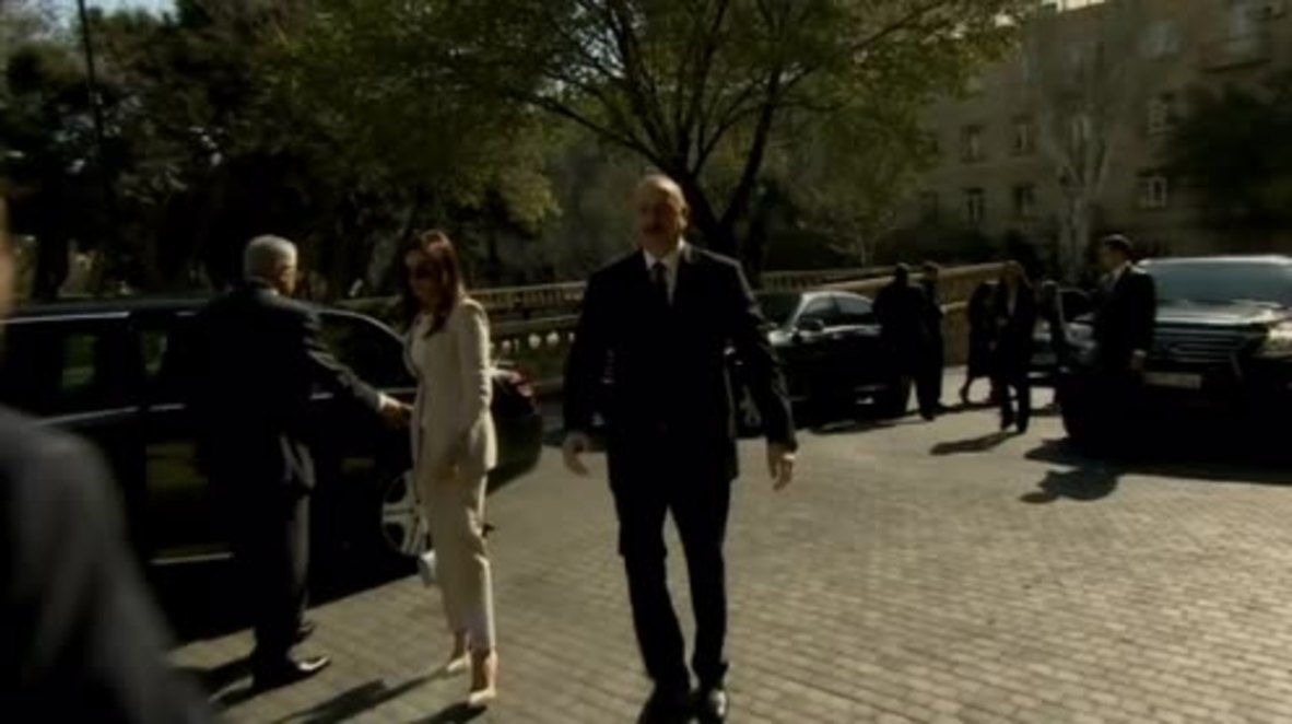 Azerbaiyán: El actual presidente, Aliyev, vota en las elecciones presidenciales