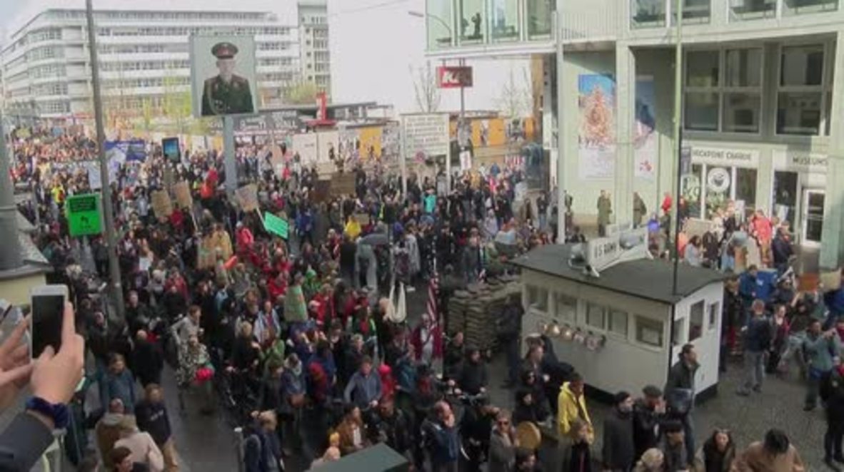 Germany: 15,000 protest skyrocketing property costs in Berlin