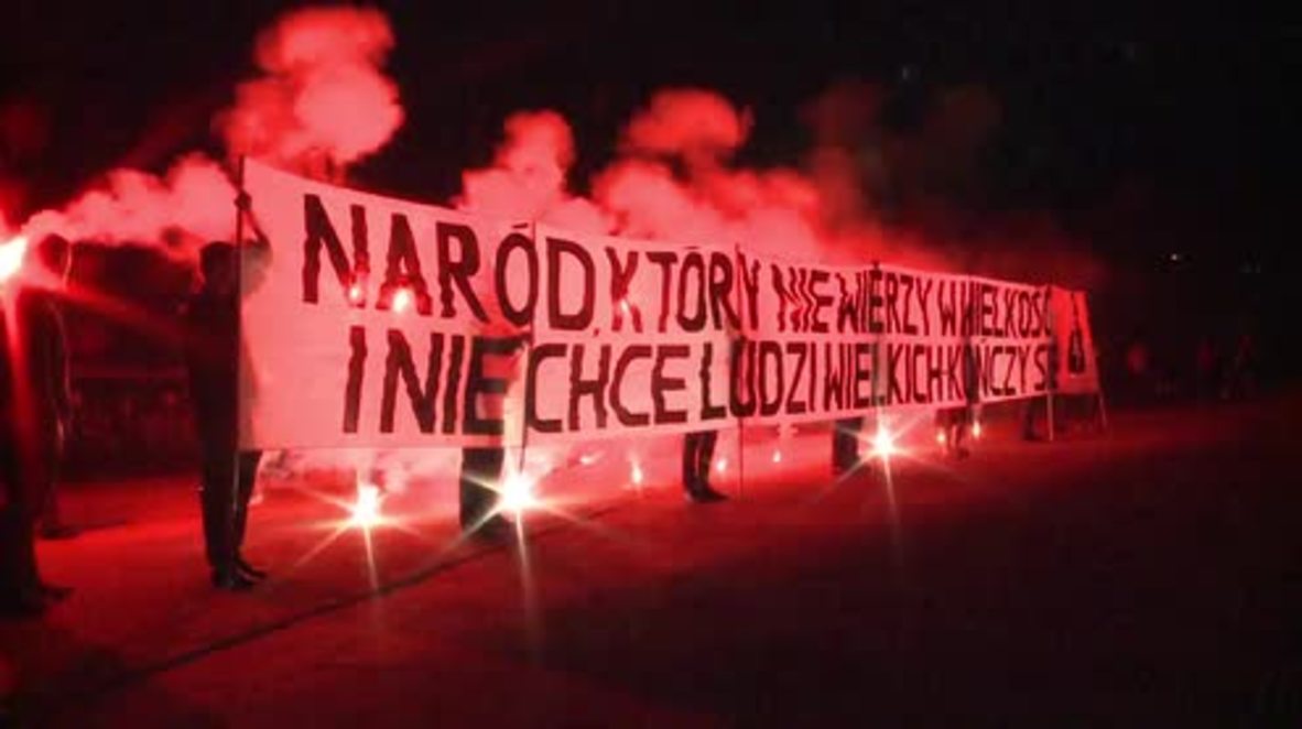Poland: Far-right nationalists hold torchlight procession at holy site