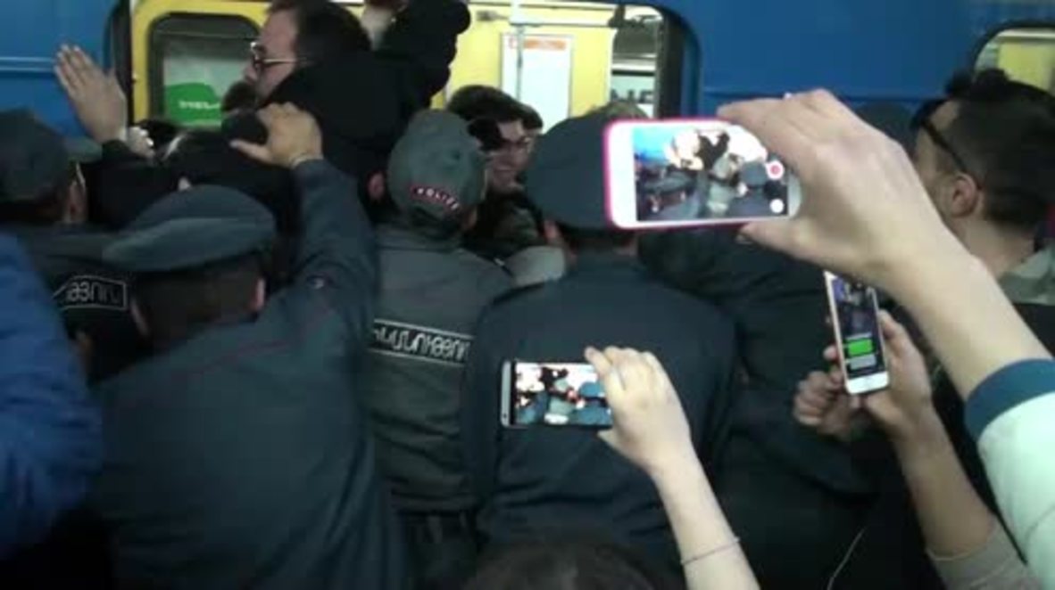 Armenia: Opposition supporters blockade Yerevan streets and metro stations