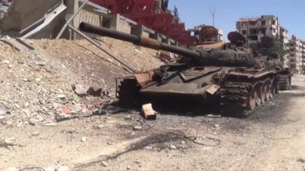 Siria: Tanques abandonados y edificios en ruinas en Duma tras su liberación