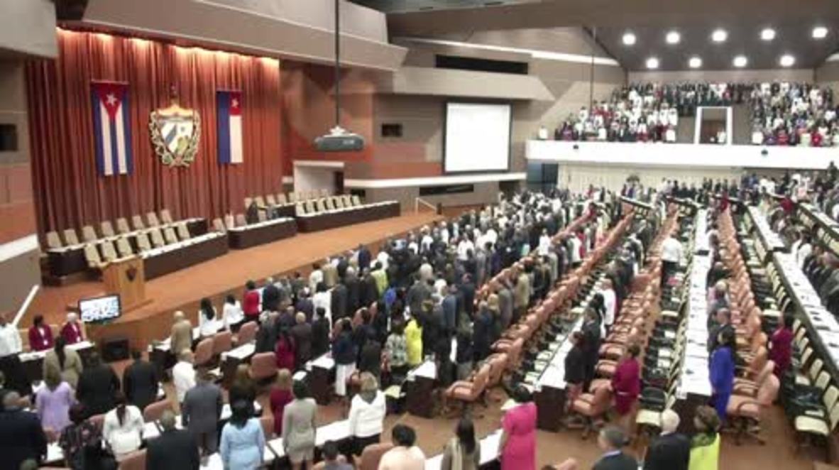 Cuba: New President Diaz-Canel receives standing ovation alongside Castro