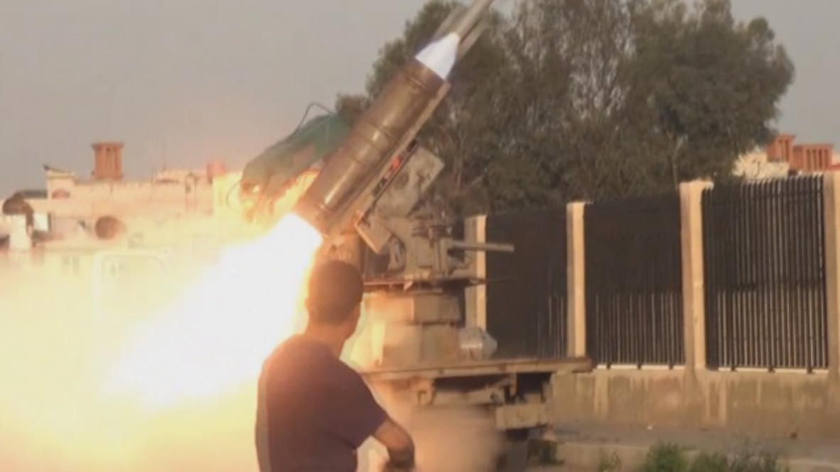 Syria: SAA begin heavy bombardment on IS positions in south Damascus