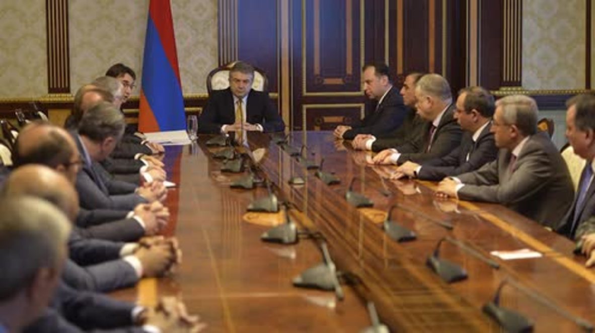 Armenia: El gobierno celebra una reunión extraordinaria tras la dimisión del primer ministro Sargsyan *FOTOGRAFÍAS