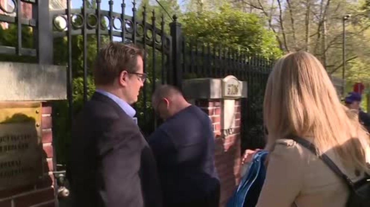 EE. UU.: Empleados del Departamento de Estado entran en la residencia del cónsul de Rusia en Seattle