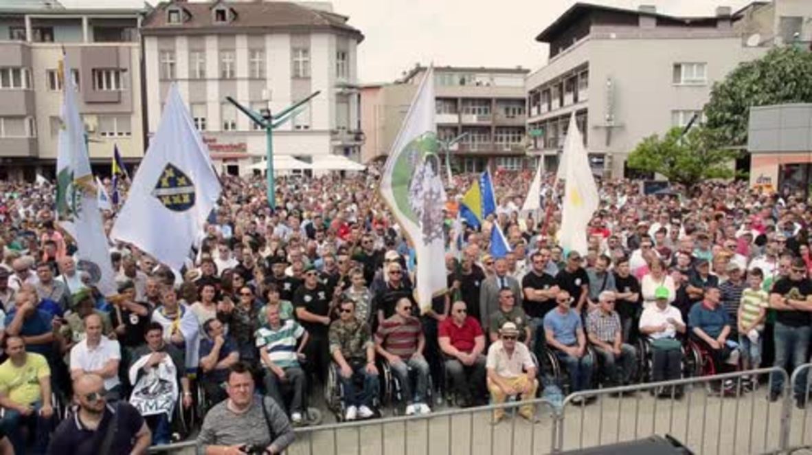Bosnia and Herzegovina: Bosnians rally in support of arrested General Dudakovic