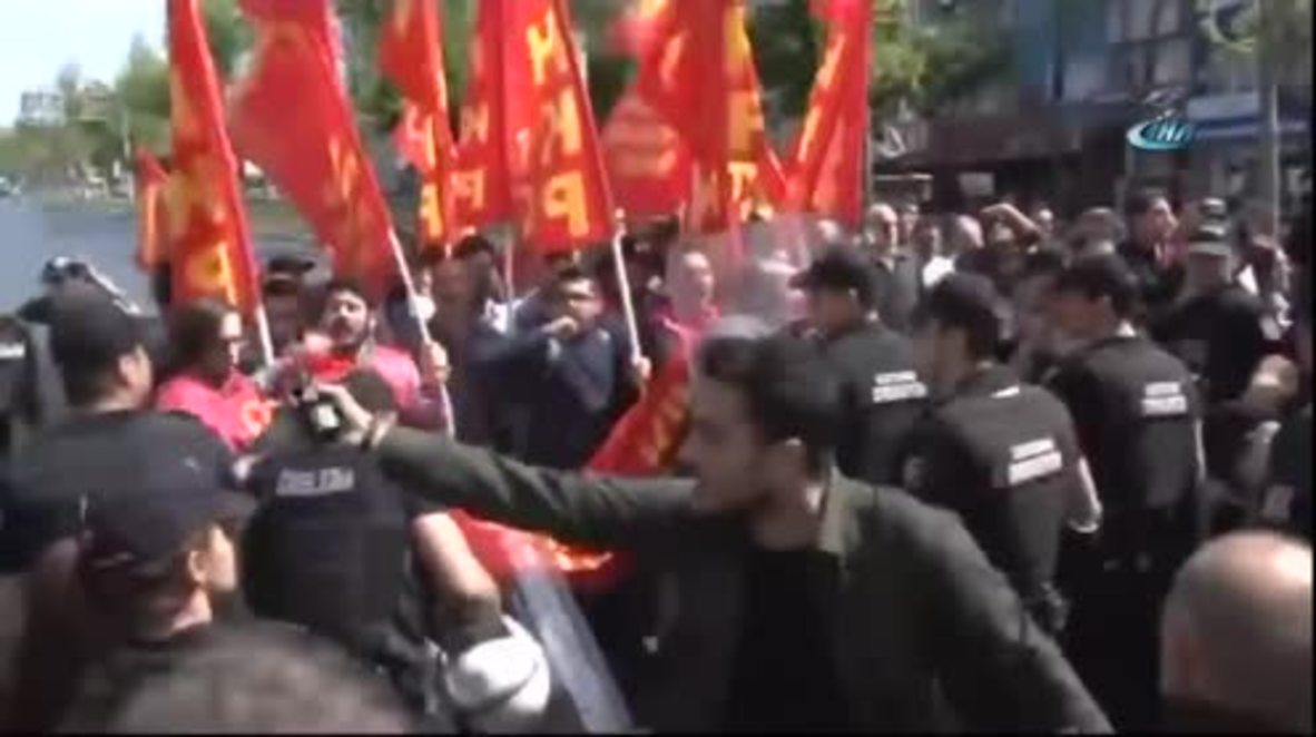 Turquía: Enfrentamientos entre manifestantes y la policía durante la manifestación del Día del Trabajo en Estambul