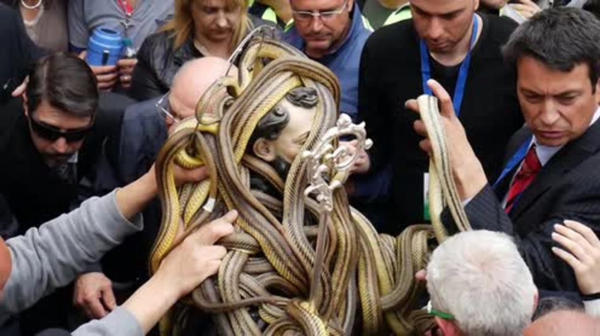 Italy: Festival of the Snake-catchers – CRIPES!