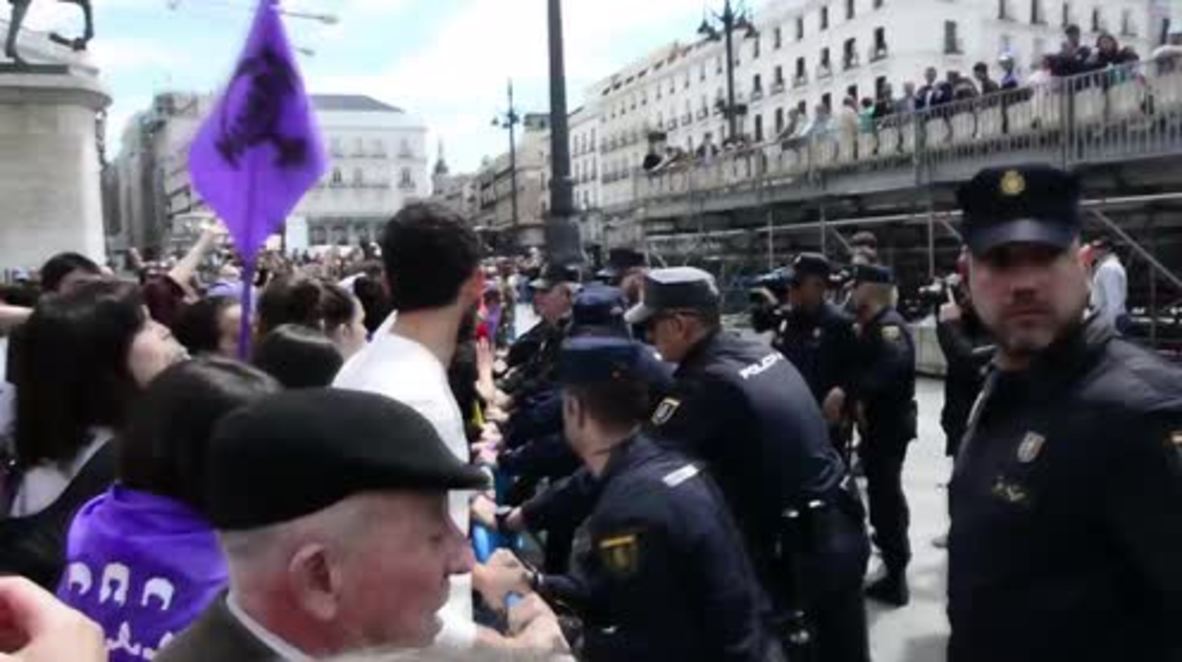 Spain: Protest against 'wolf pack' verdict disrupts Dos de Mayo festival