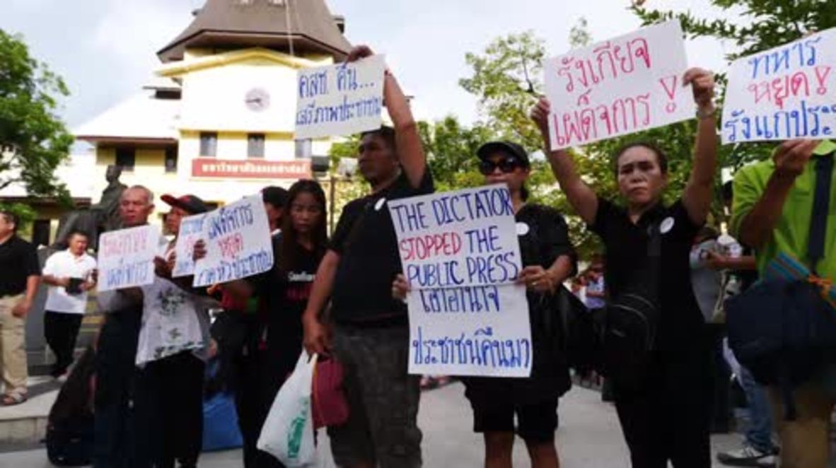 Thailand: Protesters in Bangkok's Thammasat University demand elections