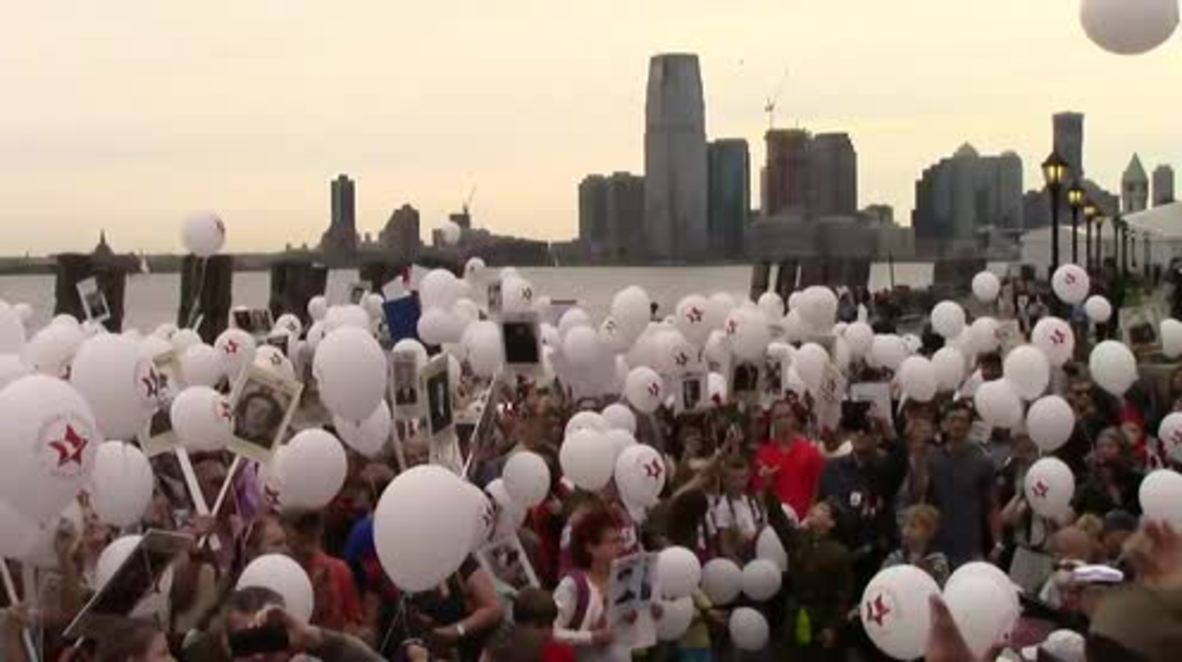 EE.UU.: Conmemoración del Día de la Victoria durante la marcha del Regimiento Inmortal en Nueva York