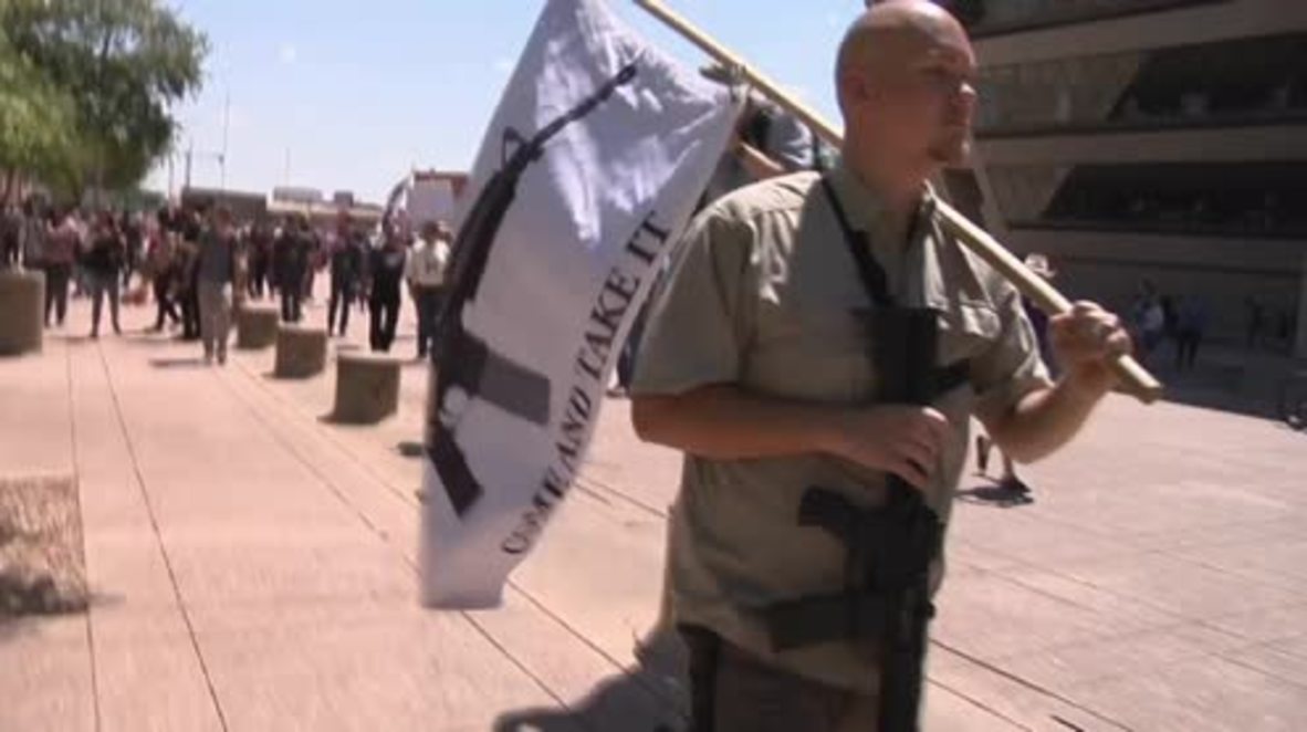 USA: Armed gun rights activists march on NRA convention