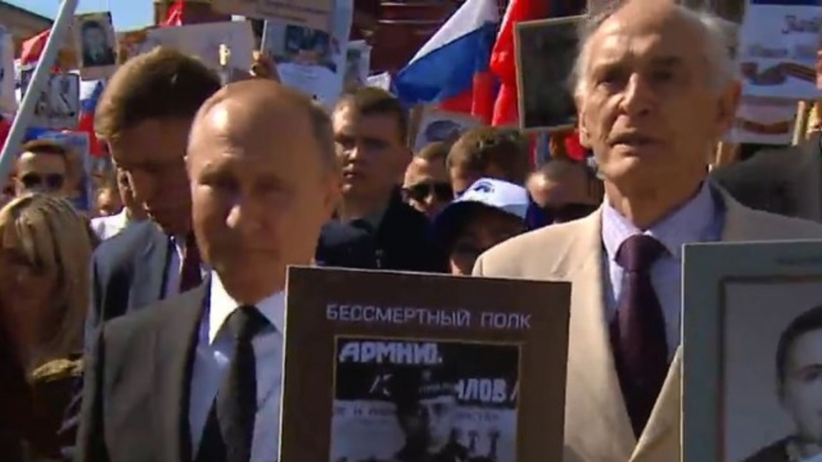Russia: Putin and Netanyahu join Immortal Regiment march in Moscow