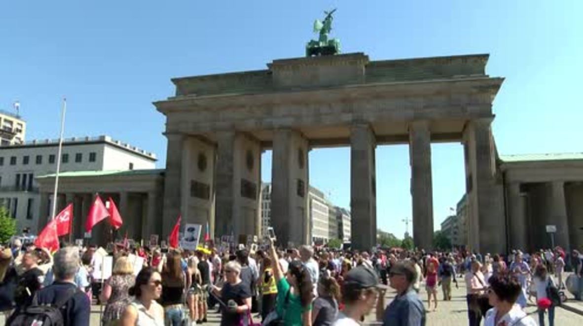 Germany: Berliners mark V-Day with Immortal Regiment march