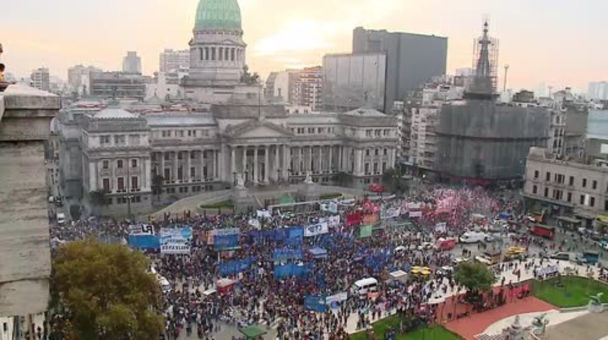 Argentina: Miles de personas protestan contra el FMI y su rescate financiero