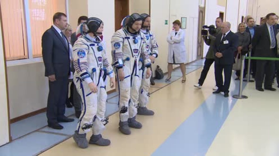 Russia: ISS Expedition 56/57 crews hold pre-flight training session