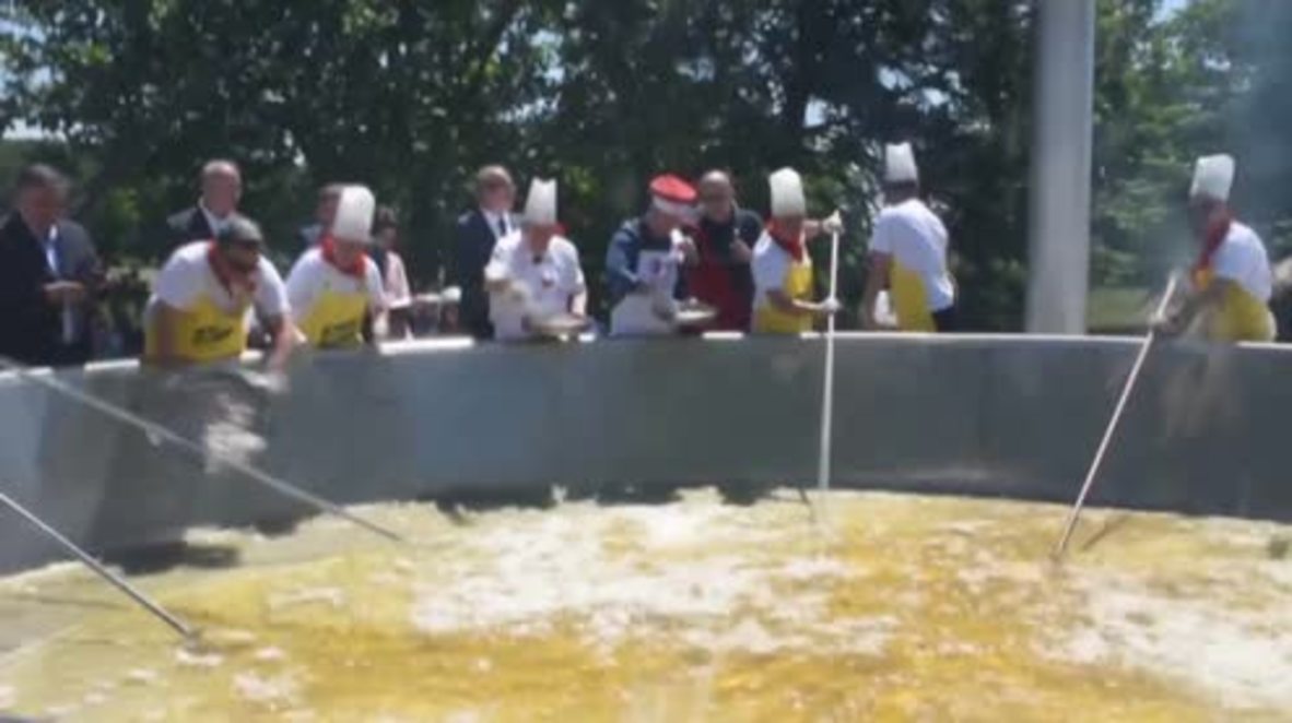Two TONS of cooked lamb liver hits NW Turkey for world record attempt