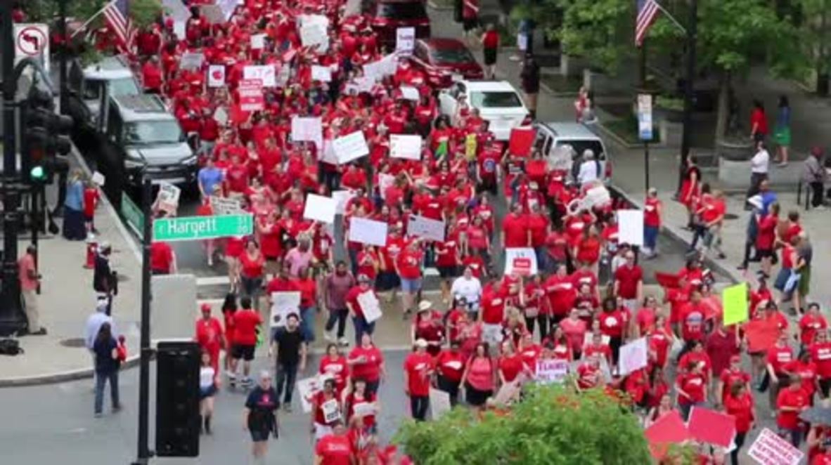 EE.UU.: Maestros marchan en Raleigh para exigir mejores salarios