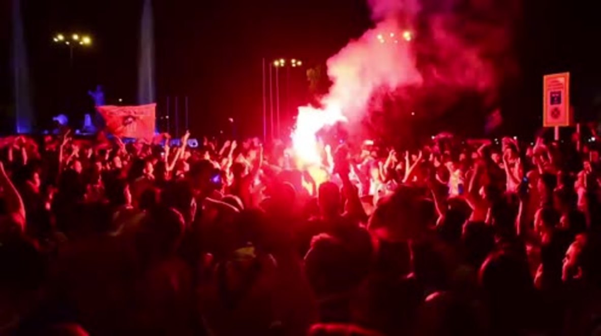 España: Euforia entre los aficionados del Atlético de Madrid tras ganar la Europa League