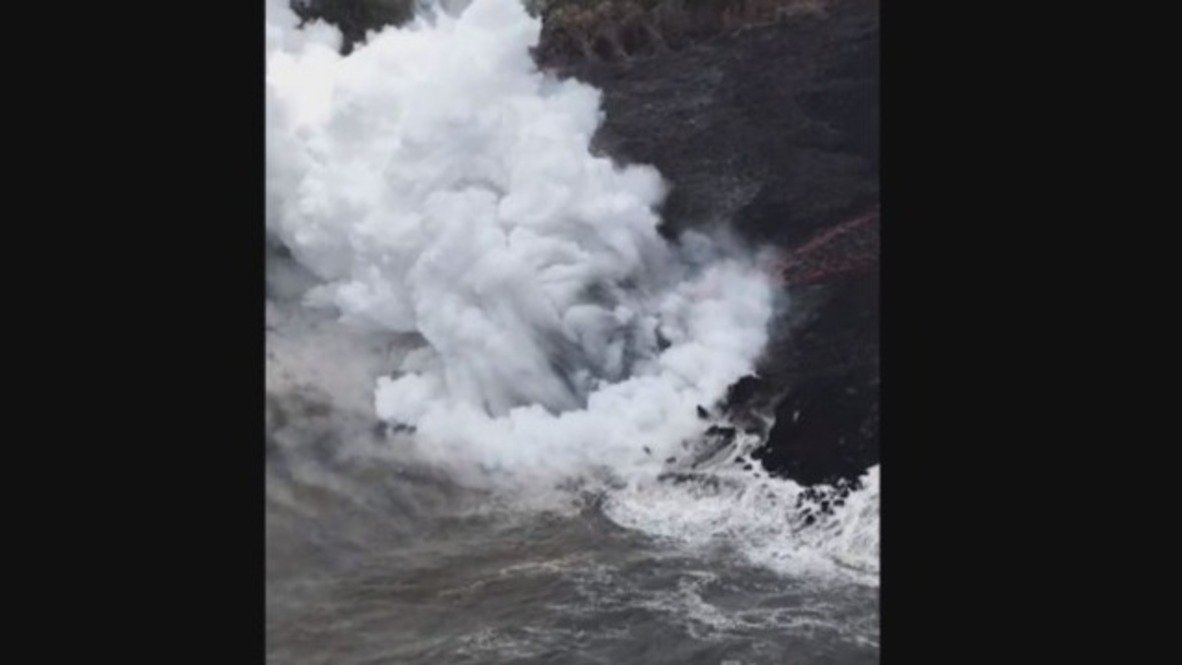 USA: Toxic gas and glass pumped into the air as lava meets seawater in Hawaii