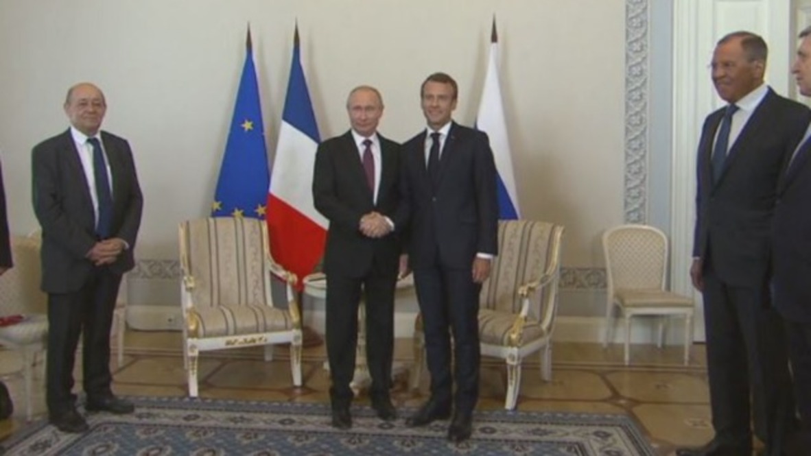 Rusia: Putin da la bienvenida a Macron en SPIEF