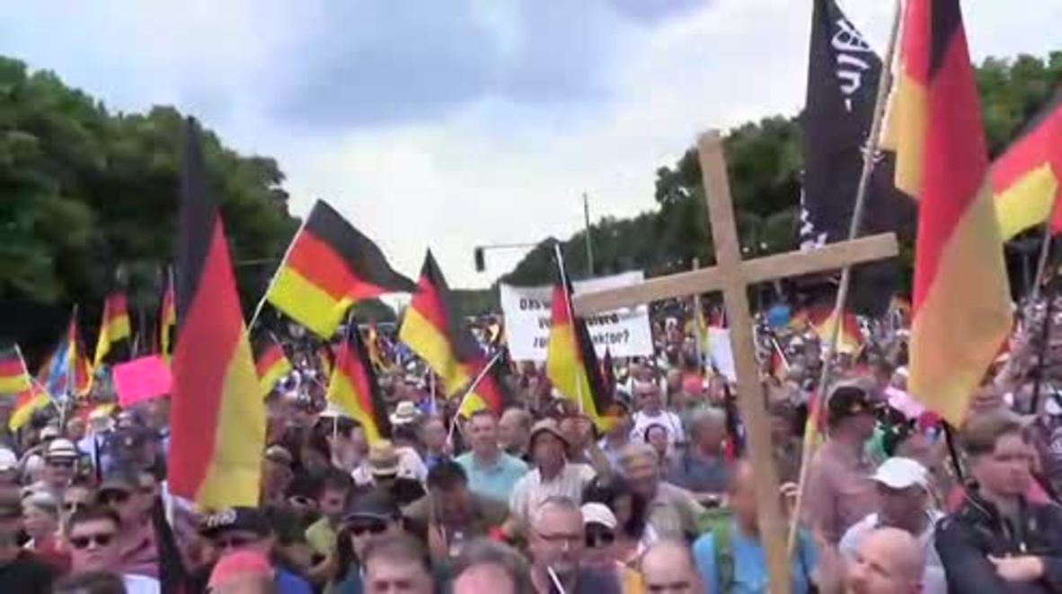 Germany: Berlin tense as thousands counter AfD rally