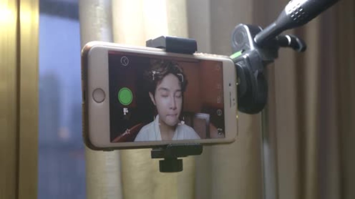 Male beauty vlogger taking China by storm with flashy tutorials
