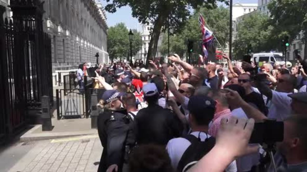 UK: Third 'Free Tommy Robinson' rally marches on 10 Downing St.