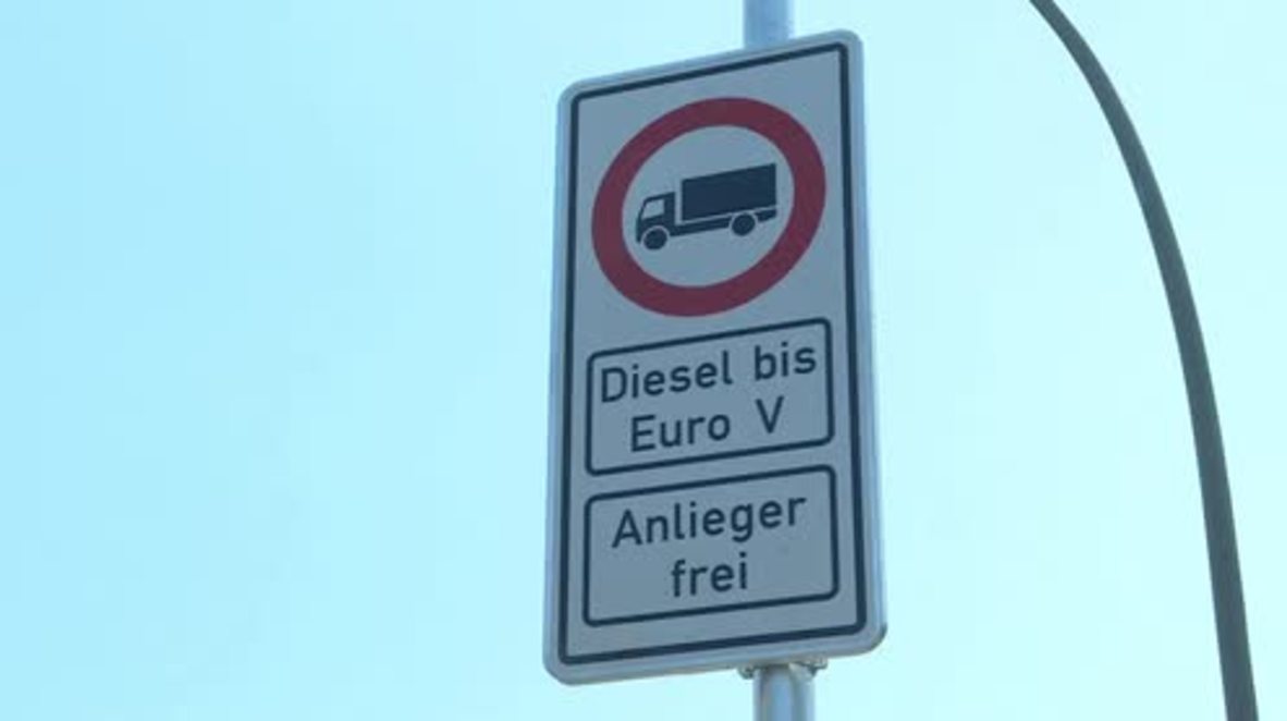 Germany: 'Useless!' - Hamburg residents react to diesel ban in Altona