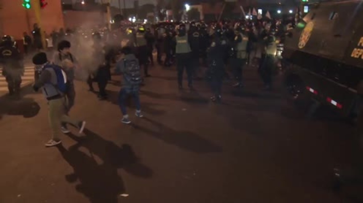 Peru: Anti-corruption protests met with tear gas in Lima